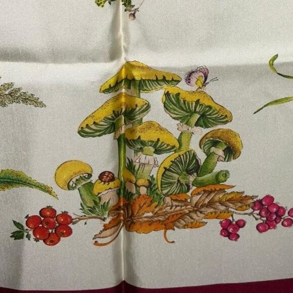 Gucci Vintage Floral Silk Scarf With Box - Picture 9 of 16